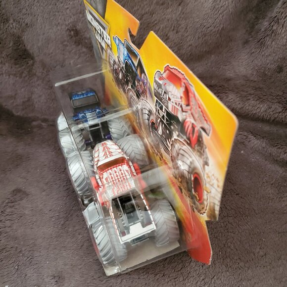 Monster Jam Trucks: Son-Uva Digger Vs. ThunderRoarus 1:64 Scale Series 32 - Picture 5 of 7